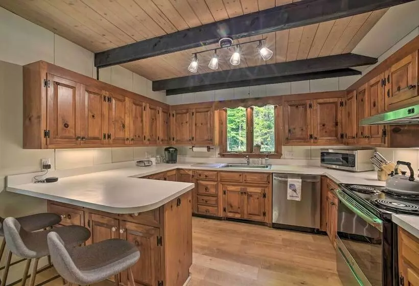 Sleek Cabin W/ Deck, 8 Miles To Mount Snow & Hikes
