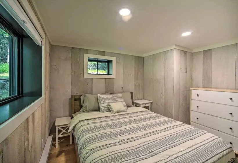 Sleek Cabin W/ Deck, 8 Miles To Mount Snow & Hikes
