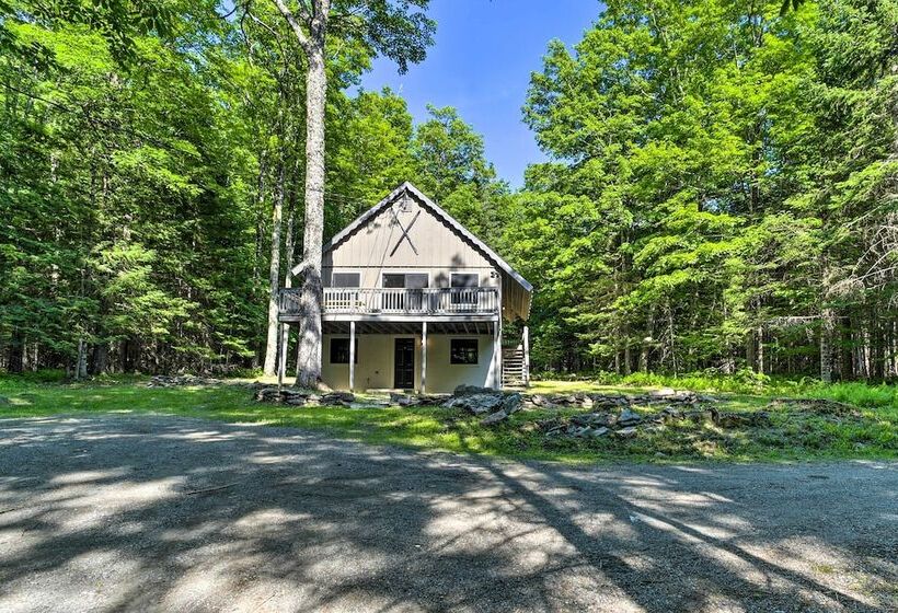 Sleek Cabin W/ Deck, 8 Miles To Mount Snow & Hikes