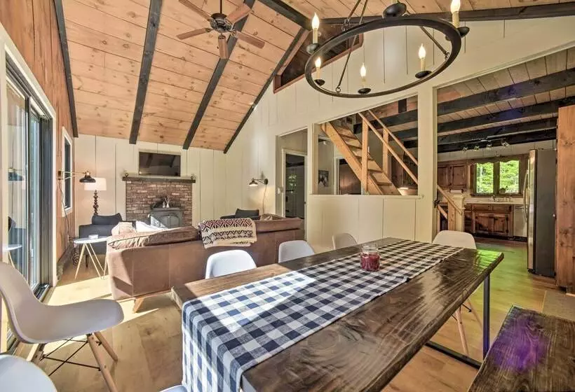 Sleek Cabin W/ Deck, 8 Miles To Mount Snow & Hikes