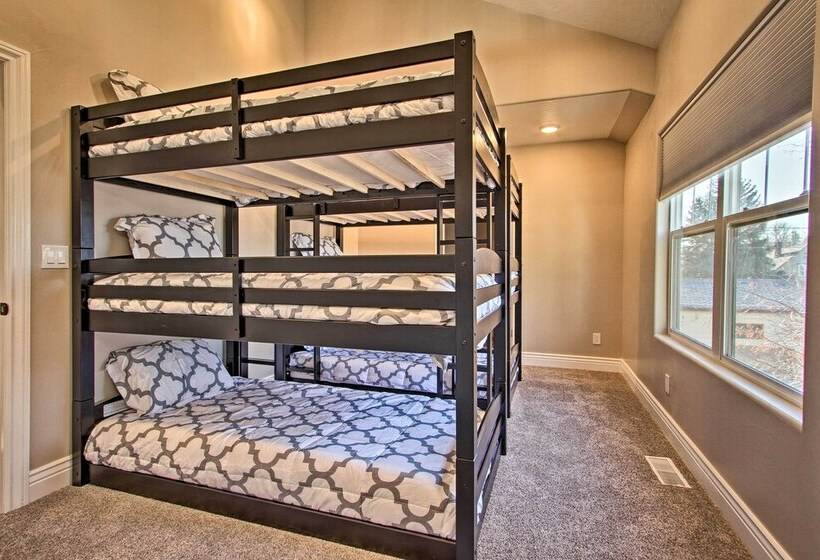 Spacious Home W/ Hot Tub, ~ 3 Mi To Giant Springs!