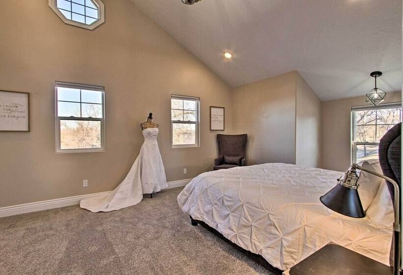 Spacious Home W/ Hot Tub, ~ 3 Mi To Giant Springs!