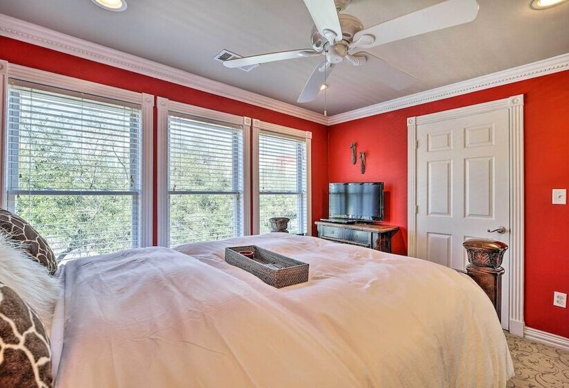 Spacious Houston Home W/ Deck ~ 2 Mi To Downtown!