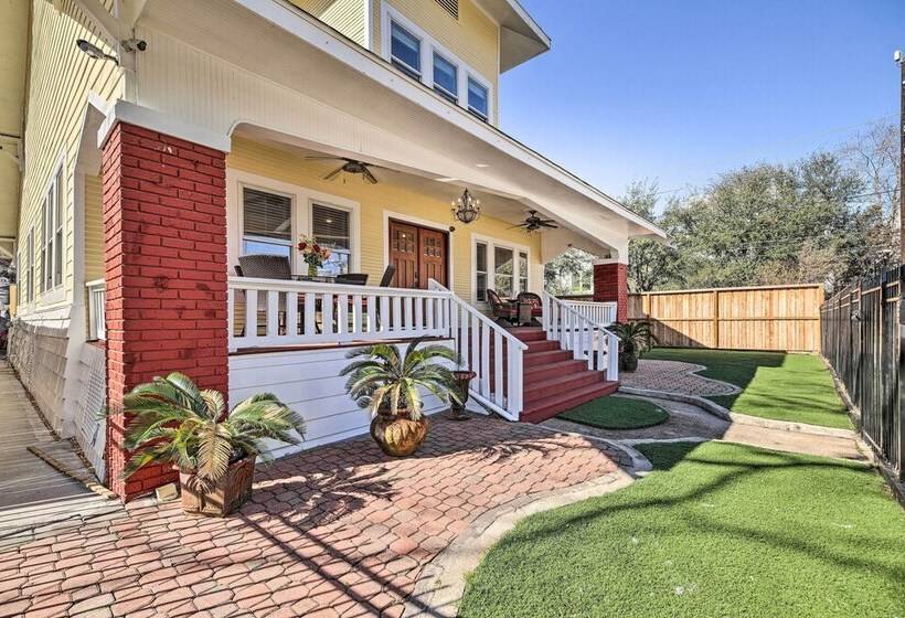 Spacious Houston Home W/ Deck ~ 2 Mi To Downtown!
