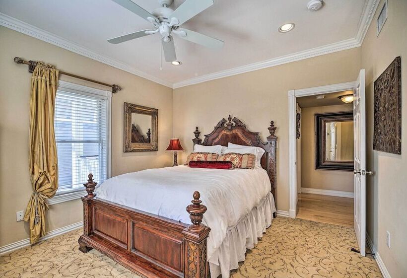 Spacious Houston Home W/ Deck ~ 2 Mi To Downtown!