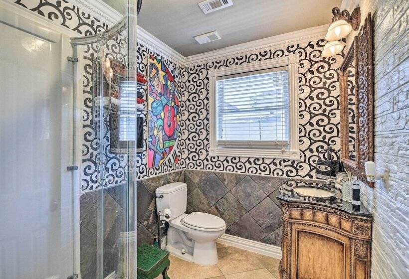 Spacious Houston Home W/ Deck ~ 2 Mi To Downtown!