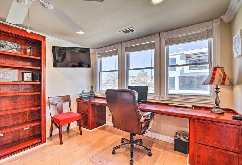 Spacious Houston Home W/ Deck ~ 2 Mi To Downtown!