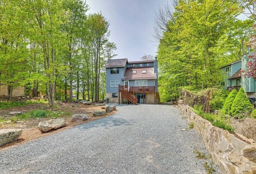 Spacious Lake Ariel Home W/ Community Amenities!