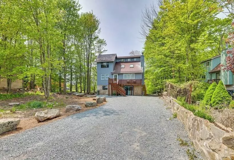 Spacious Lake Ariel Home W/ Community Amenities!