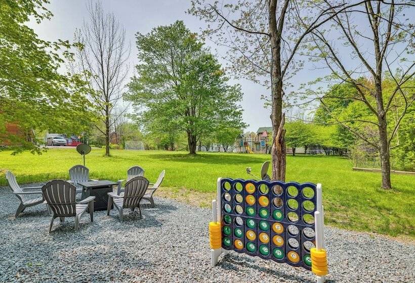 Spacious Lake Ariel Home W/ Community Amenities!