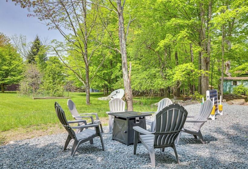 Spacious Lake Ariel Home W/ Community Amenities!