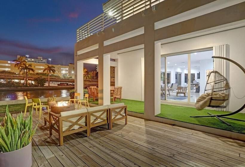 Intercostal Beauty With Heated Pool + Spa!