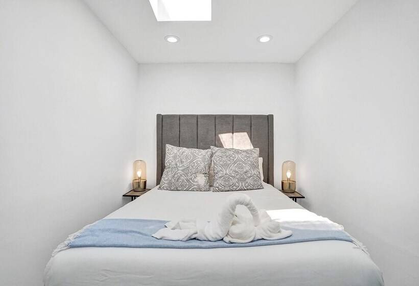 Intercostal Beauty With Heated Pool + Spa!