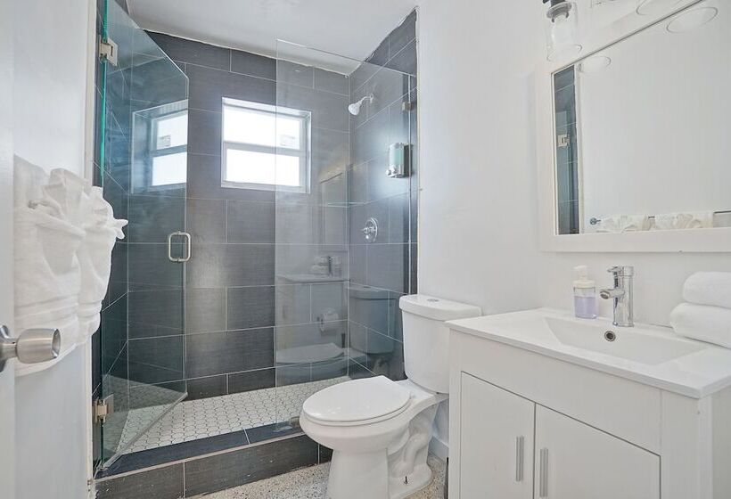 Elegant Wynwood Flats