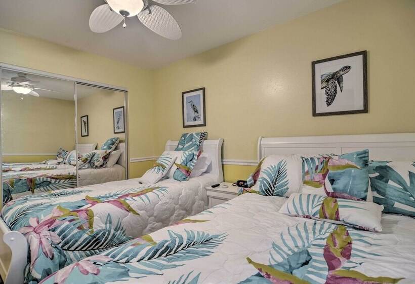 Sunny Seminole Gem With Screened Lanai & Pool!