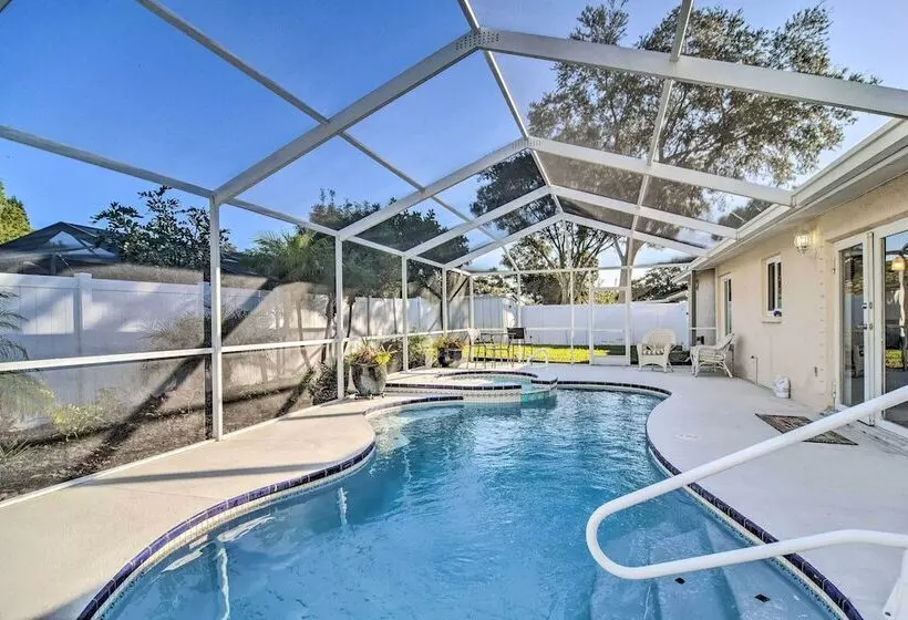 Sunny Seminole Gem With Screened Lanai & Pool!