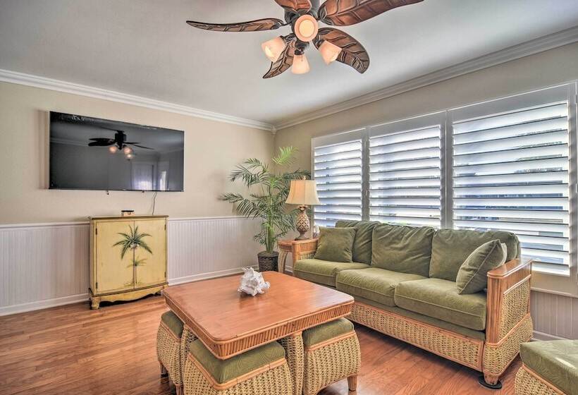 Sunny Seminole Gem With Screened Lanai & Pool!
