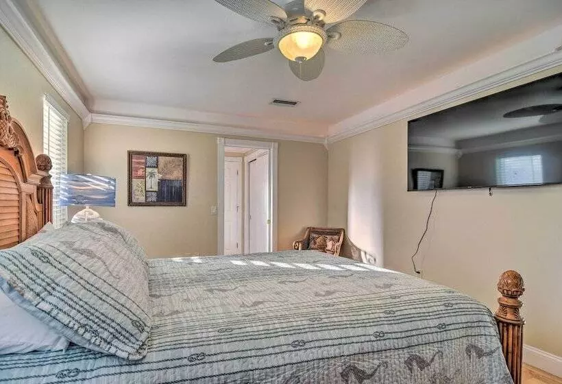 Sunny Seminole Gem With Screened Lanai & Pool!