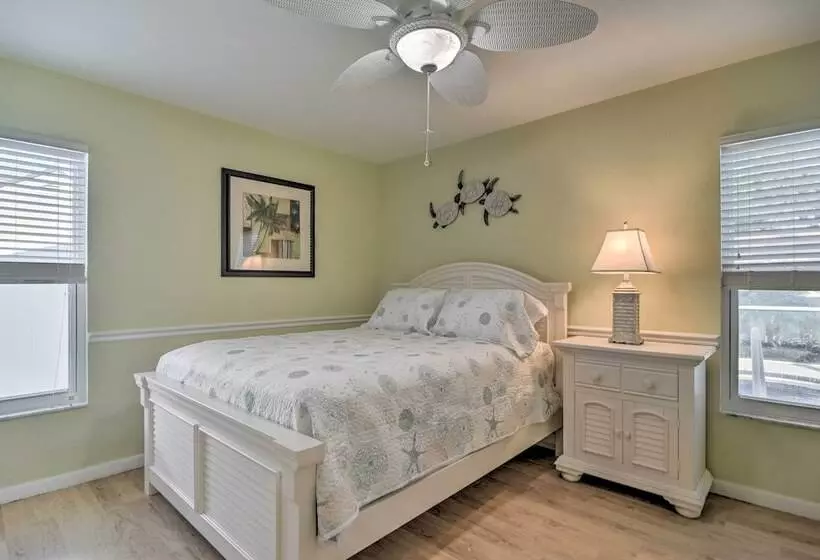 Sunny Seminole Gem With Screened Lanai & Pool!