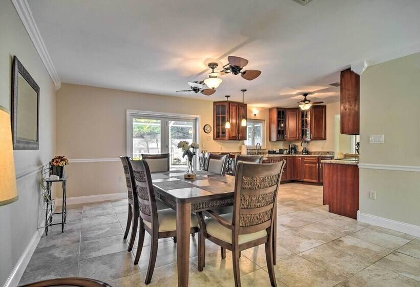 Sunny Seminole Gem With Screened Lanai & Pool!