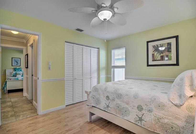 Sunny Seminole Gem With Screened Lanai & Pool!