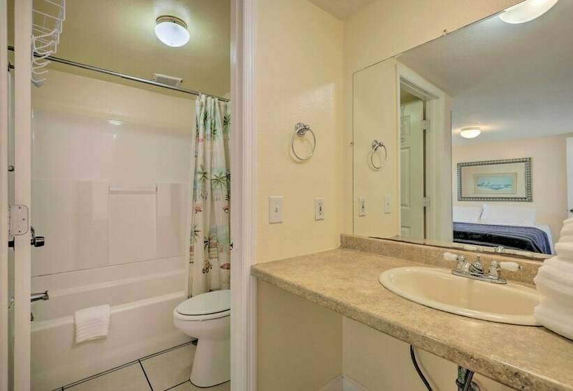 Surfside Oceanfront Cottage W/ Beach Access!