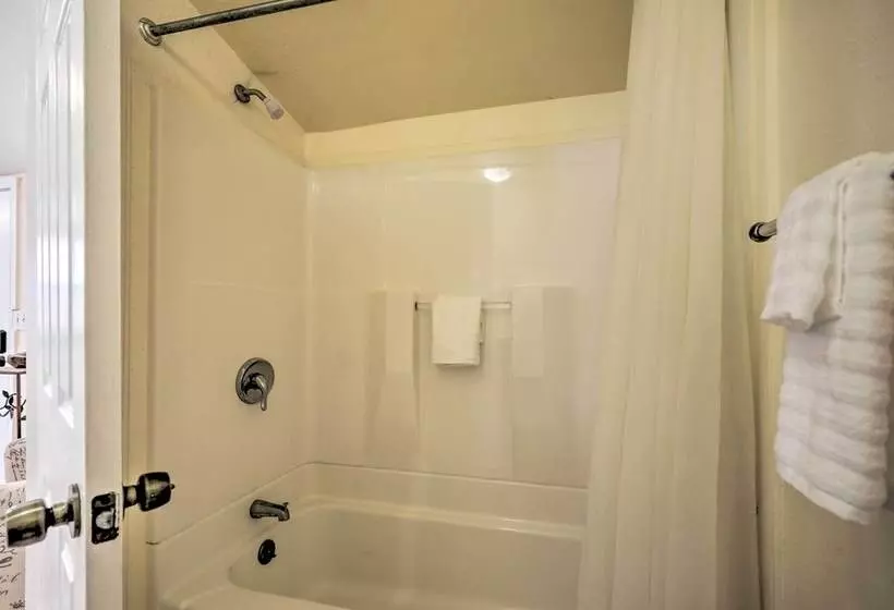 Surfside Oceanfront Cottage W/ Beach Access!