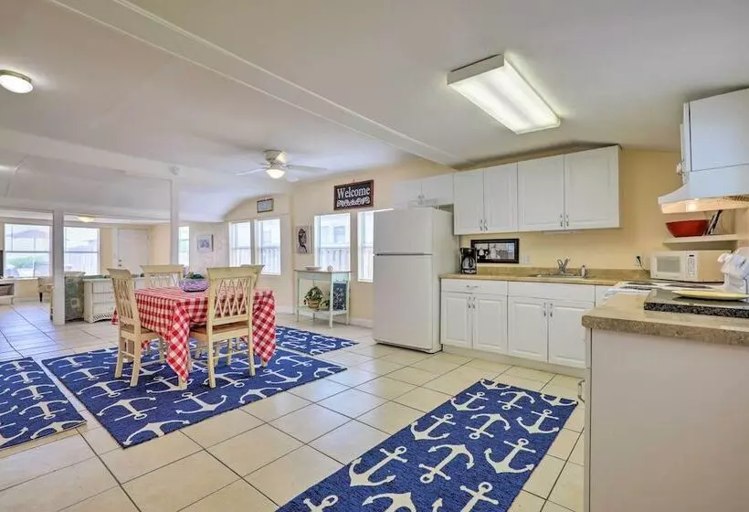 Surfside Oceanfront Cottage W/ Beach Access!