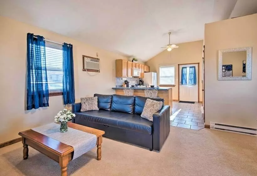 The Brewer Guesthouse  Tiny Home W/ Patio & Yard!