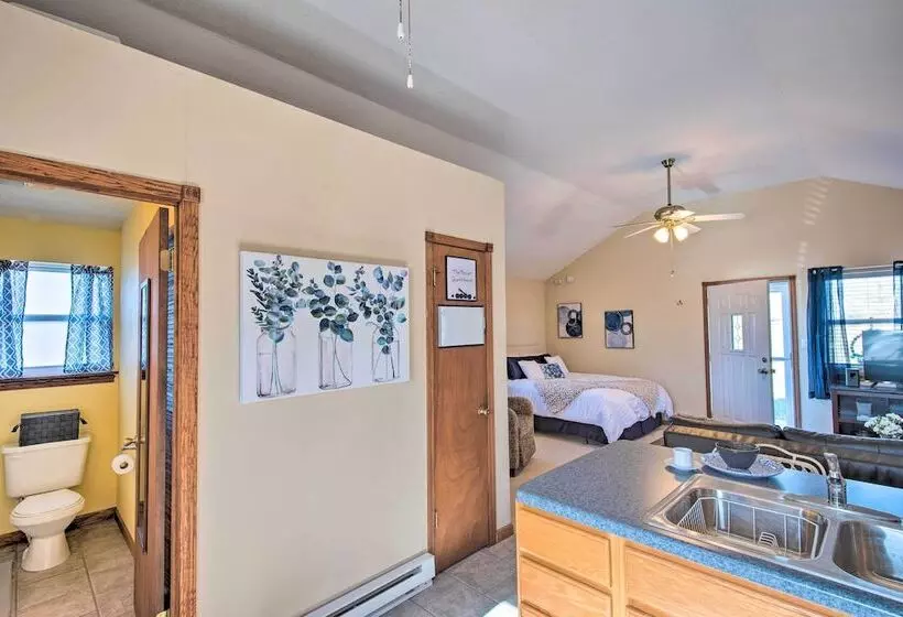 The Brewer Guesthouse  Tiny Home W/ Patio & Yard!