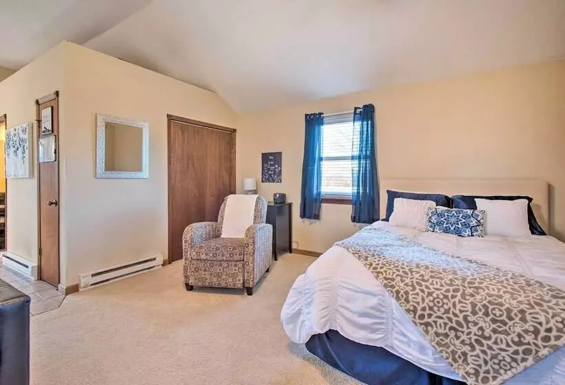 The Brewer Guesthouse  Tiny Home W/ Patio & Yard!