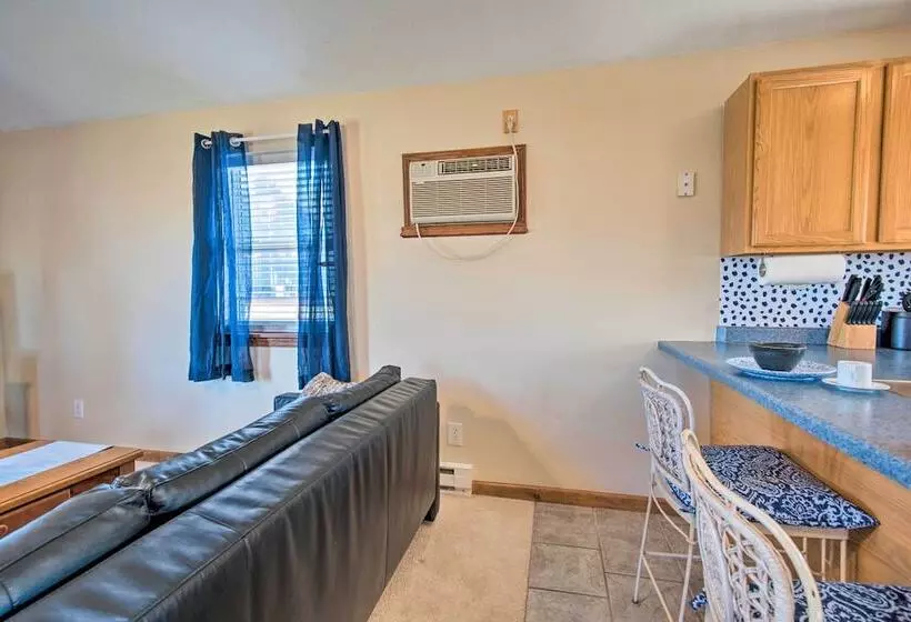 The Brewer Guesthouse  Tiny Home W/ Patio & Yard!