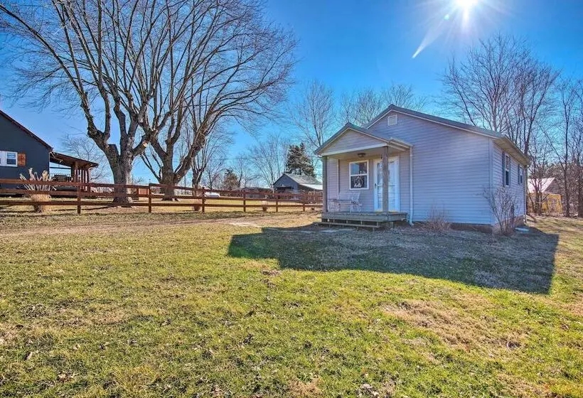 The Brewer Guesthouse  Tiny Home W/ Patio & Yard!