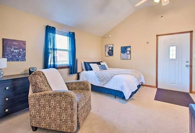 The Brewer Guesthouse  Tiny Home W/ Patio & Yard!