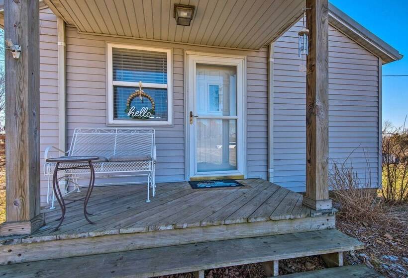 The Brewer Guesthouse  Tiny Home W/ Patio & Yard!