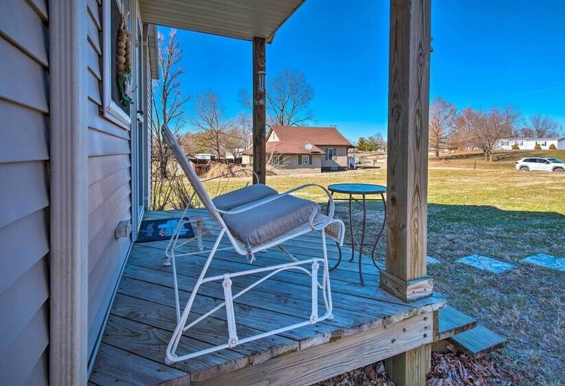 The Brewer Guesthouse  Tiny Home W/ Patio & Yard!