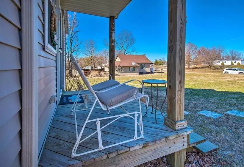 The Brewer Guesthouse  Tiny Home W/ Patio & Yard!