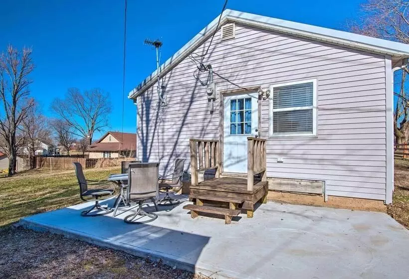 The Brewer Guesthouse  Tiny Home W/ Patio & Yard!