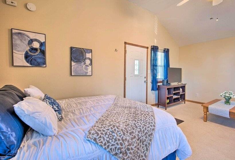 The Brewer Guesthouse  Tiny Home W/ Patio & Yard!