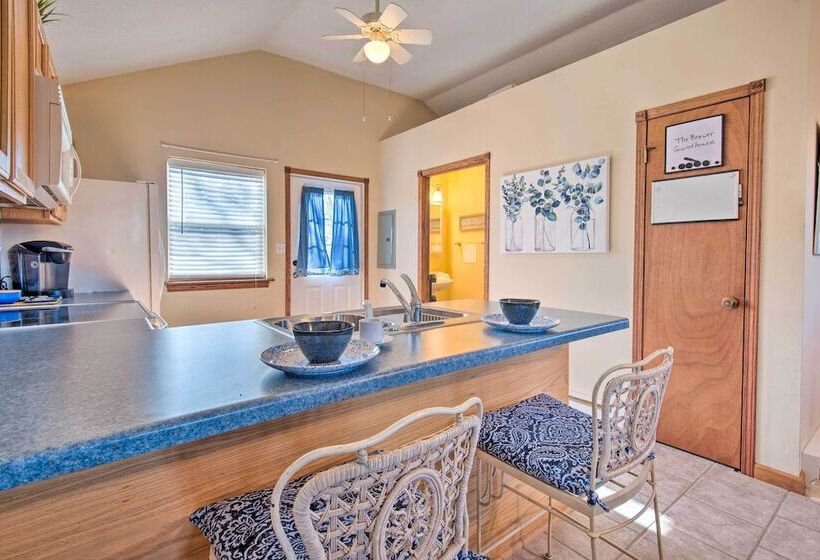 The Brewer Guesthouse  Tiny Home W/ Patio & Yard!