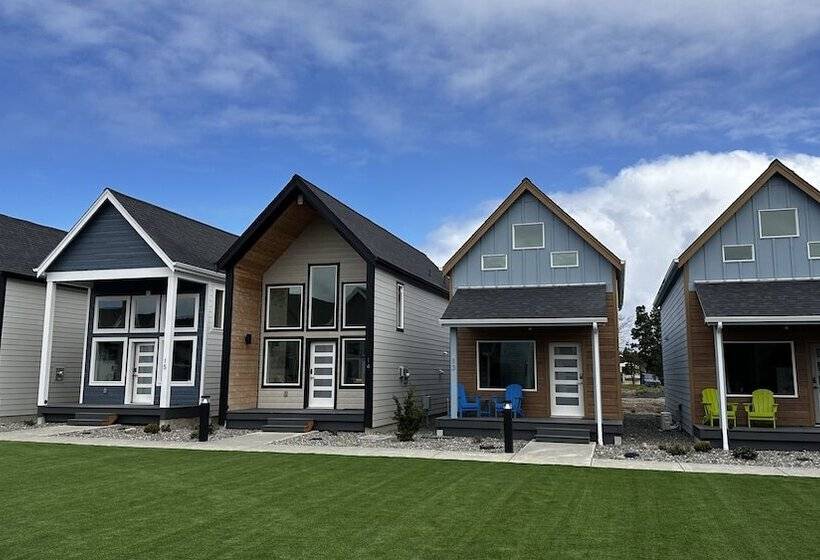 The Commons   Urban Coastal Lodging