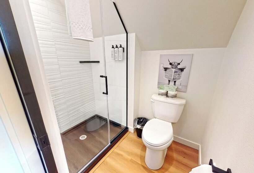 The Commons   Urban Coastal Lodging