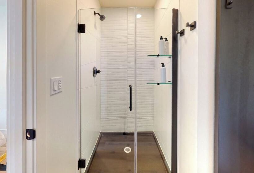 The Commons   Urban Coastal Lodging