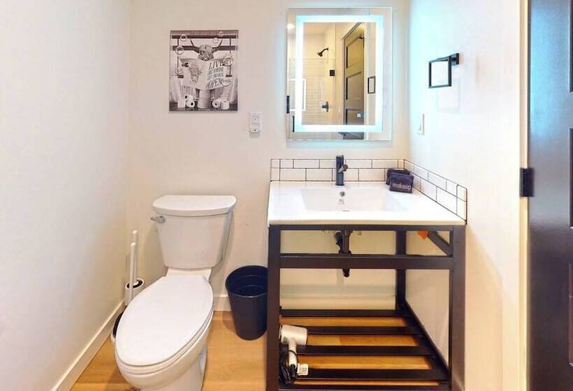 The Commons   Urban Coastal Lodging