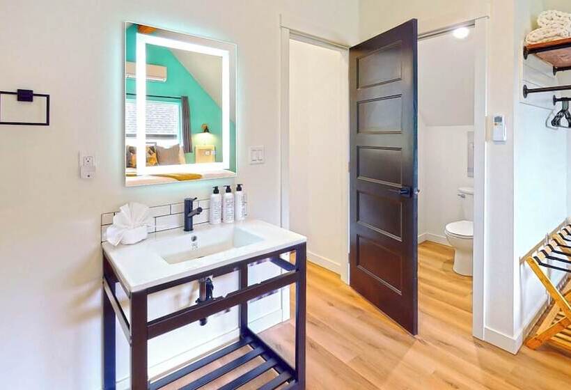 The Commons   Urban Coastal Lodging