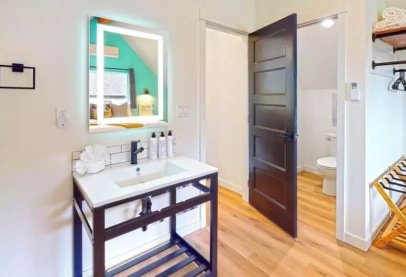 The Commons   Urban Coastal Lodging