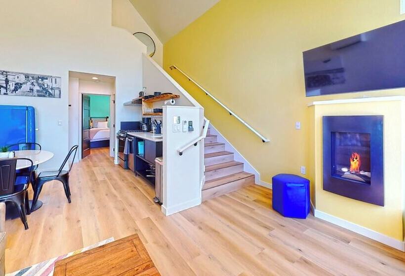 The Commons   Urban Coastal Lodging