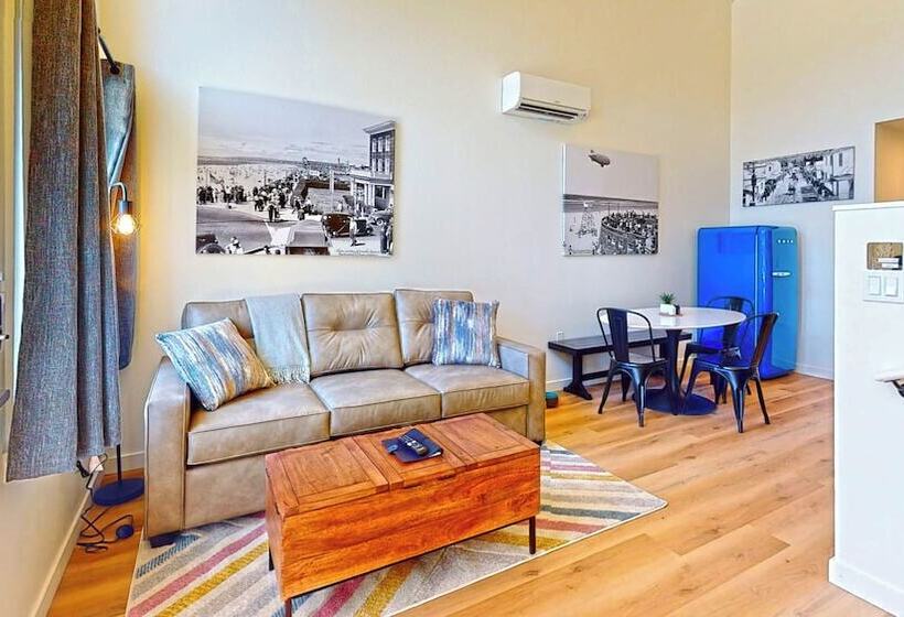 The Commons   Urban Coastal Lodging