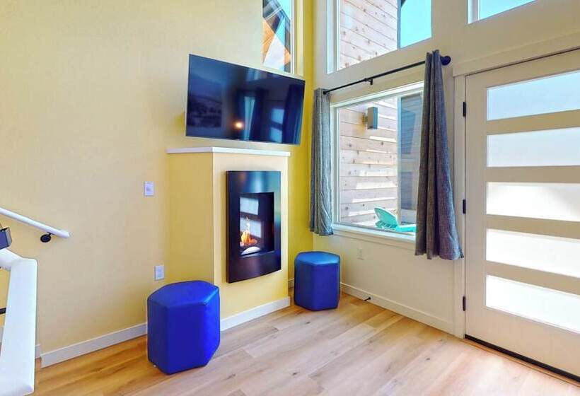 The Commons   Urban Coastal Lodging