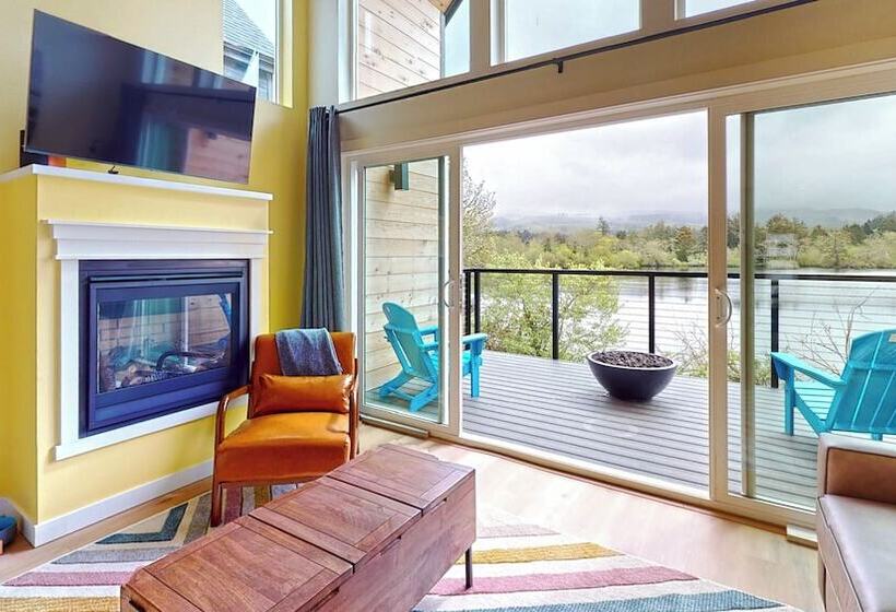 The Commons   Urban Coastal Lodging